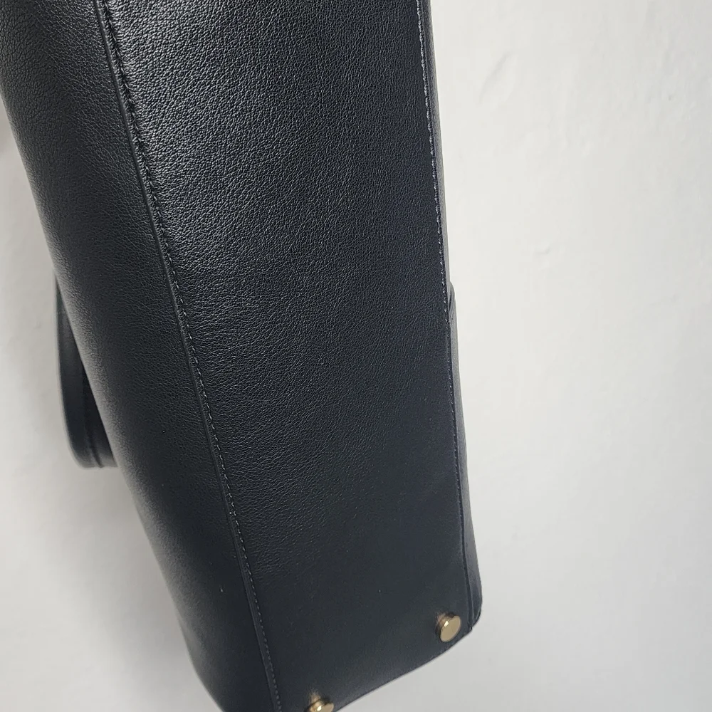 On 34th Robbinn Black Medium‎ Satchel